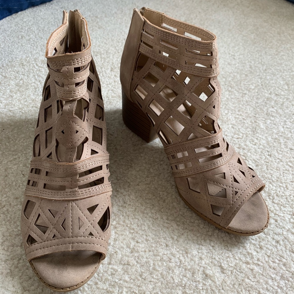 Women’s wedges 8.5